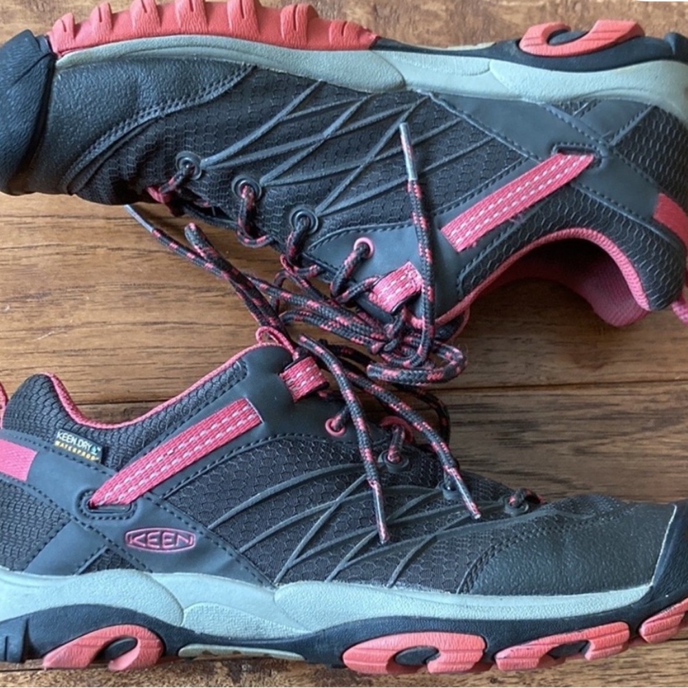 Keen Women's Black and Coral Trail Sneakers